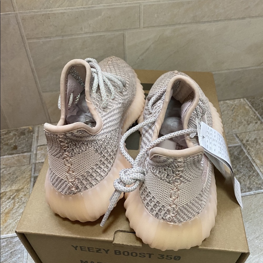 Yeezy Boost 350 V2 Women Shoes Synth Light Pink Color size us 6.5 - Picture 3 of 7